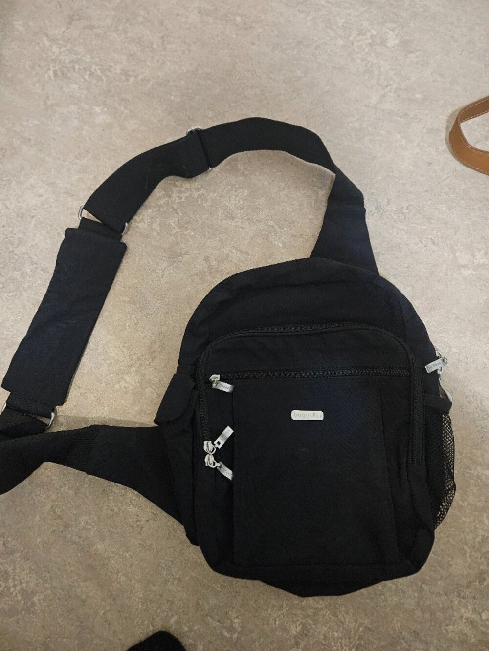 Baggallini black sling bag